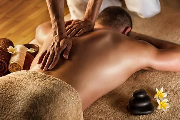 Soin de massage thérapeutique en clinique, vue rapprochée